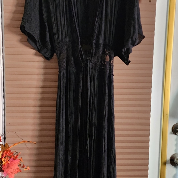 Favlux Women's Long Black Sheer and Lace Short Sleeve Cover Up Size Small Used - Picture 1 of 5